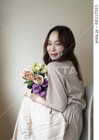 花と女性 68117035