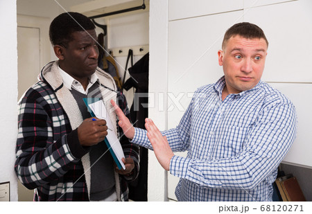 Man refusing to debt payment to collector 68120271