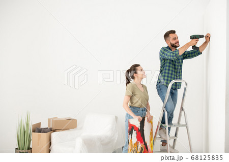 Making hole for screw 68125835