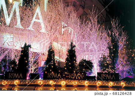 フランスパリの街のクリスマス風景の写真素材