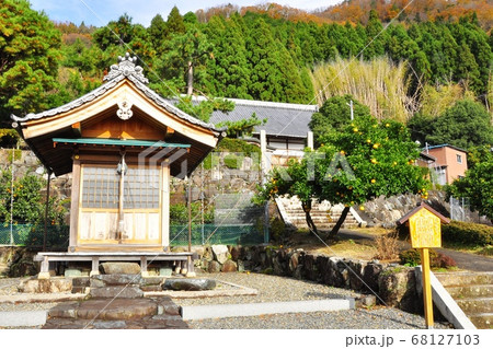 滋賀県長浜市西浅井町 菅浦湖岸集落の阿弥陀寺・地蔵堂 滋賀県長浜市西浅井町 菅浦湖岸集落の阿弥陀寺・地蔵堂 68127103
