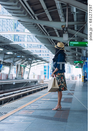 People waiting for the train at subway station. 68127297
