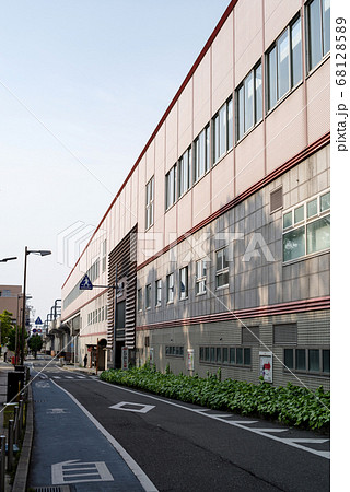 大阪・早朝の阪急岡町駅駅前の風景 大阪・早朝の阪急岡町駅駅前の風景 68128589