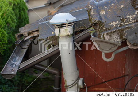 古い日本家屋の外観　 68128985