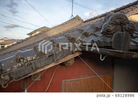 古い日本家屋の外観 古い日本家屋の外観 68128986