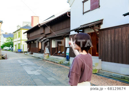 長崎 出島を観光する若い女性の写真素材