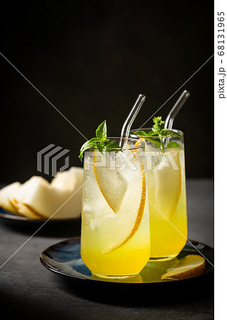 Melon juice, lemonade in glasses 68131965