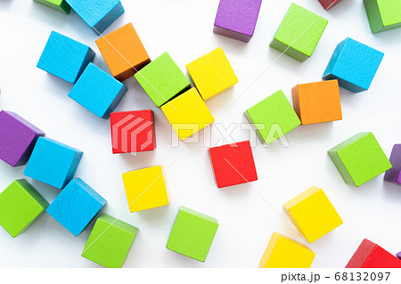 積木　カラフル　白背景 68132097