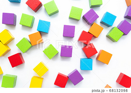 積木 カラフル 白背景 積木 カラフル 白背景 68132098