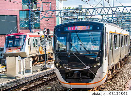 日本の川崎都市景観 溝の口駅から急行《中央林間》(左)と急行《大井町》(右)などを望む 日本の川崎都市景観 溝の口駅から急行《中央林間》(左)と急行《大井町》(右)などを望む 68132341