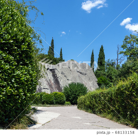 Lump of gabbro diabase - stone, tourist attraction in Vorontsovsky Park, Crimea 68133158