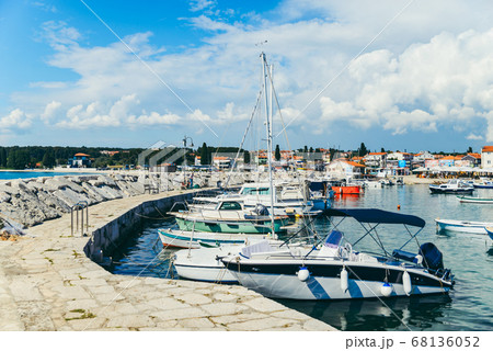 view harbour with city on background 68136052