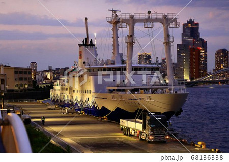 島の命を支える貨客船 3代目さるびあ丸 68136338