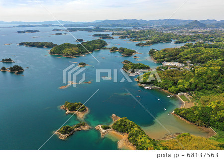 九十九島の島並みの空撮 68137563