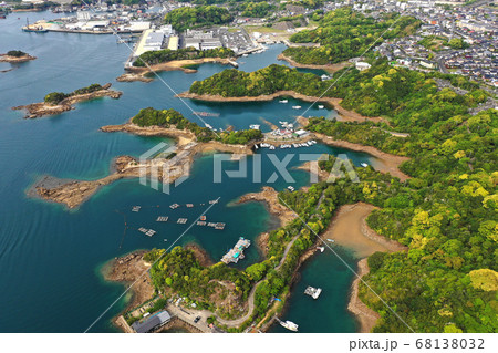 九十九島の海岸線の空撮 68138032