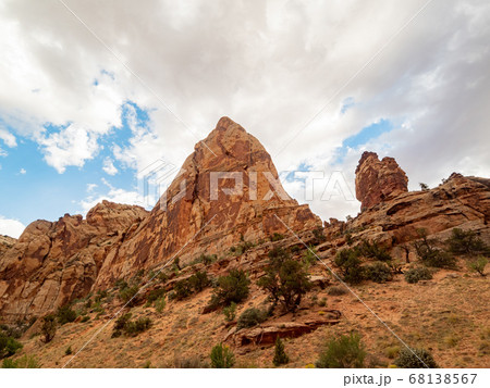 Beautiful landsacpe along the Capitol Gorge Road Beautiful landsacpe along the Capitol Gorge Road 68138567