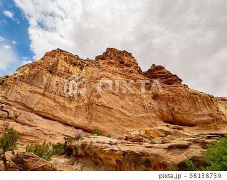Beautiful landscape around the Hickman Bridge 68138739