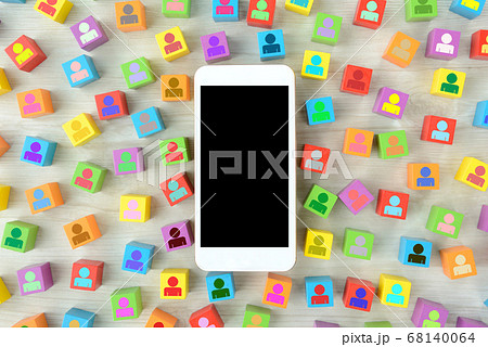 スマートフォンで情報拡散イメージ スマートフォンで情報拡散イメージ 68140064