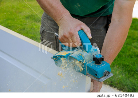 Electric planer for processing wooden door Electric planer for processing wooden door 68140492