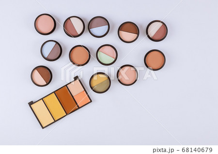 Set of makeup eyeshadow palette cosmetics for eyes 68140679