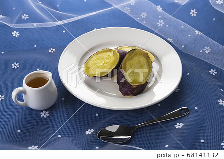 なると金時のレンジ焼き芋 秋の空イメージ なると金時のレンジ焼き芋 秋の空イメージ 68141132