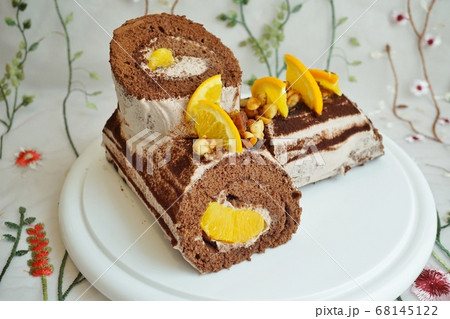 Chocolate Rolled Cake with Orange（オレンジ入チョコロール） 68145122