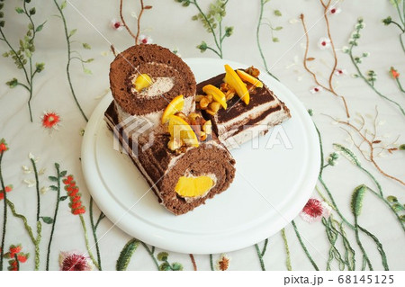 オレンジ入チョコロール（Chocolate Rolled Cake with Orange） 68145125