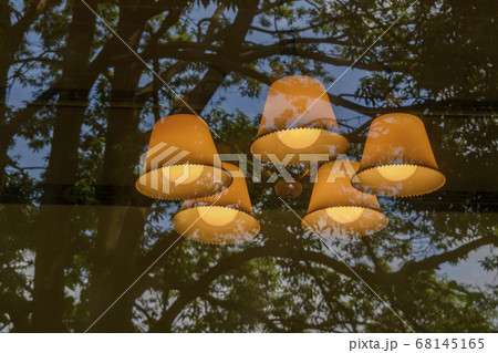三里塚御料牧場記念館　貴賓館　ゆがみ硝子に映る風景 68145165