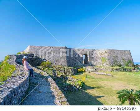 1月沖縄・北中城村　中城城跡の城壁 68145597