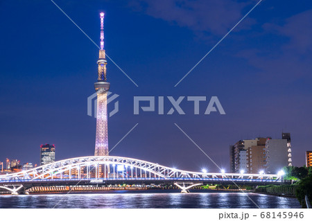 《東京都》スカイツリーと白鬚橋のライトアップ 68145946
