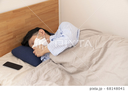 自宅療養する男性　急変　悪化 68148041