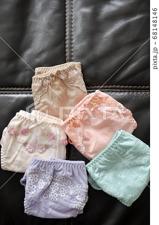 女性用下着 いろんな色の新品ショーツ 女性用下着 いろんな色の新品ショーツ 68148146