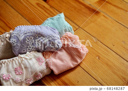 女性用下着　いろんな色の新品ショーツ 68148287