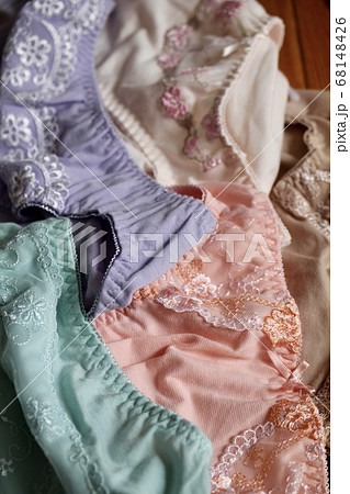 女性用下着　いろんな色の新品ショーツ 68148426