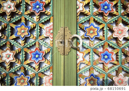 ノッカー ドアハンドル 文様 68150691