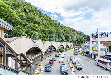 【神奈川県】自然に囲まれた箱根湯本駅 68151865