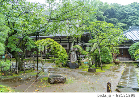 【神奈川県】雨が降る早雲寺の境内 68151899