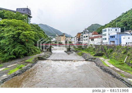 神奈川県 箱根湯本の街並みとあじさい橋の写真素材