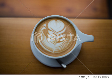 カフェラテ 68153605