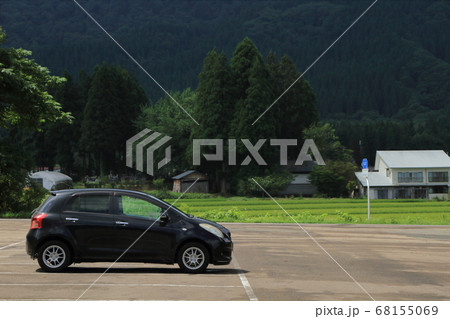 車と田舎の風景 車と田舎の風景 68155069