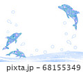 ジャンプする三頭のイルカのフレーム(海面＆水しぶき付き) 68155349