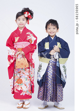 振袖の女の子と袴の男の子 振袖の女の子と袴の男の子 68156965