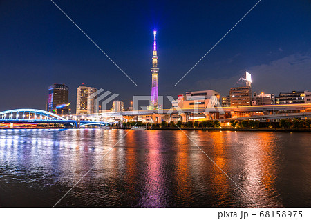 東京都 スカイツリーと駒形橋のライトアップの写真素材