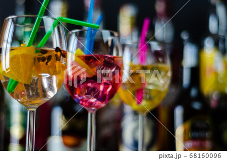 fresh and refreshing cocktails based on gin, a fresh and refreshing cocktails based on gin, a 68160096