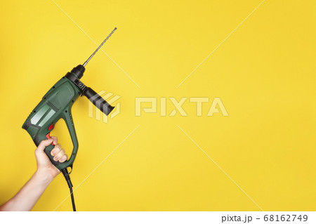 Green Puncher in the hands of a builder. 68162749