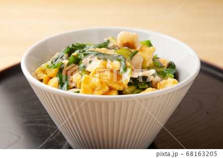 ニラ玉丼 ニラ玉丼 68163205