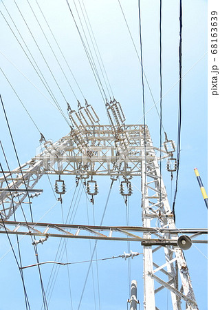 電線 鉄塔 電波塔 送電線 電線 鉄塔 電波塔 送電線 68163639