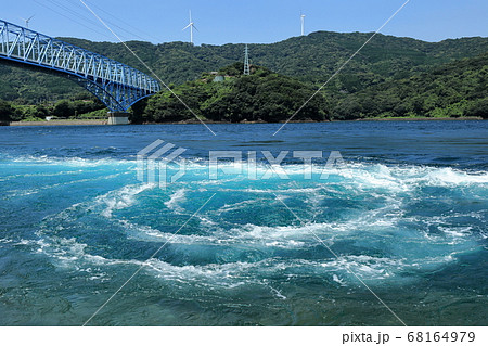 日本三大急潮の一つ！　黒之瀬戸の渦潮と黒之瀬戸大橋 68164979