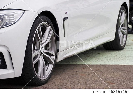 輸入車のタイヤ＆ホイール 68165569