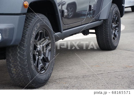 輸入車のタイヤ＆ホイール 68165571